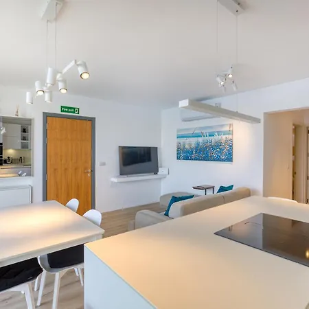 Designer 2br With Stunning Views In St Pauls By 360 Estates Apartment *