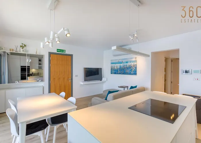 Designer 2br With Stunning Views In St Pauls By 360 Estates Apartman *