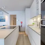 아파트 Designer 2br With Stunning Views In St Pauls By 360 Estates 세인트폴스베이