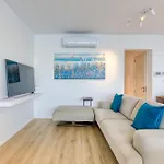 Designer 2br With Stunning Views In St Pauls By 360 Estates 아파트