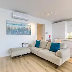 아파트 Designer 2br With Stunning Views In St Pauls By 360 Estates *